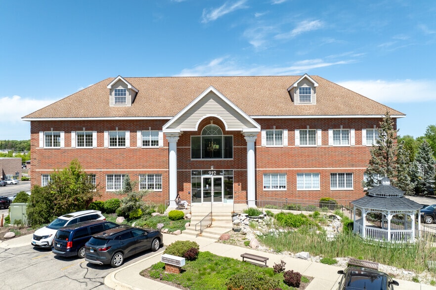 More Photos Of 912 Northwest Hwy, Fox River Grove Medical For Lease