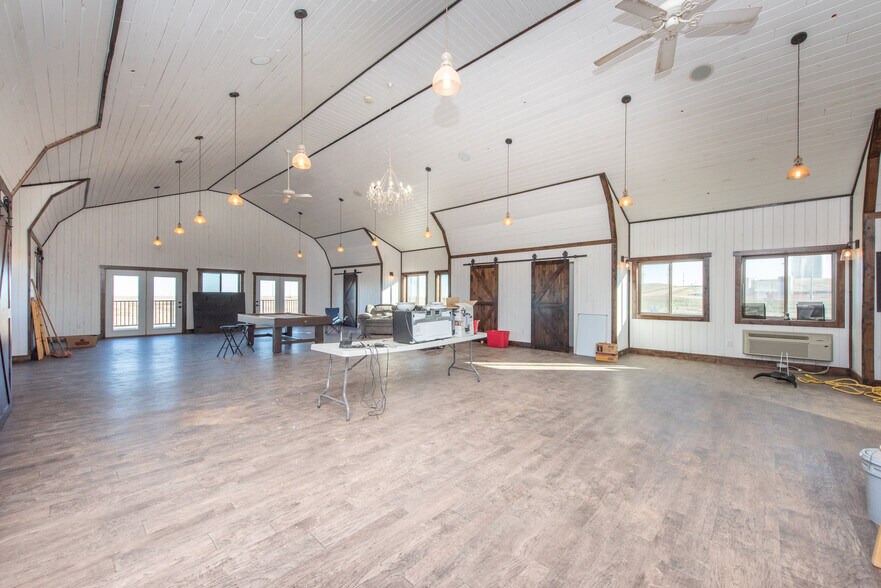 More Photos Of 13603 38th St SW, Belfield Flex For Lease