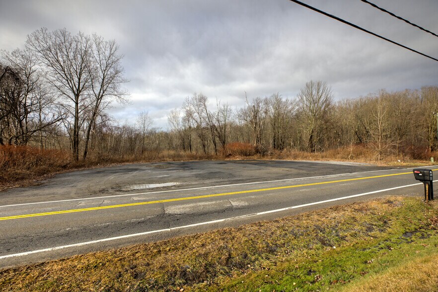 More Photos Of 180 Ushers Rd, Round Lake Warehouse For Sale