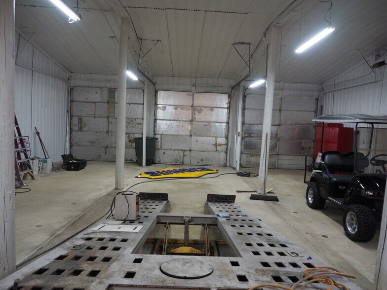 More Photos Of 9430 N Karen Dr, Mooresville Light Distribution For Lease