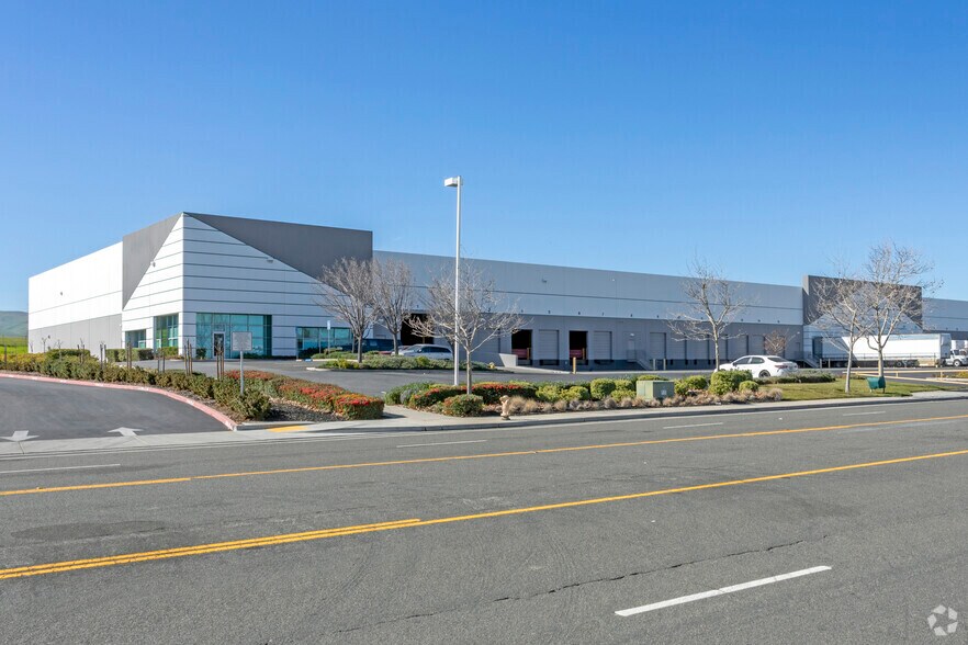 More Photos Of 25201-25315 S Schulte Rd, Tracy Distribution For Lease