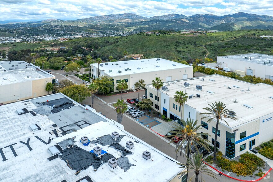 More Photos Of 13860 Stowe Dr, Poway Warehouse For Sale