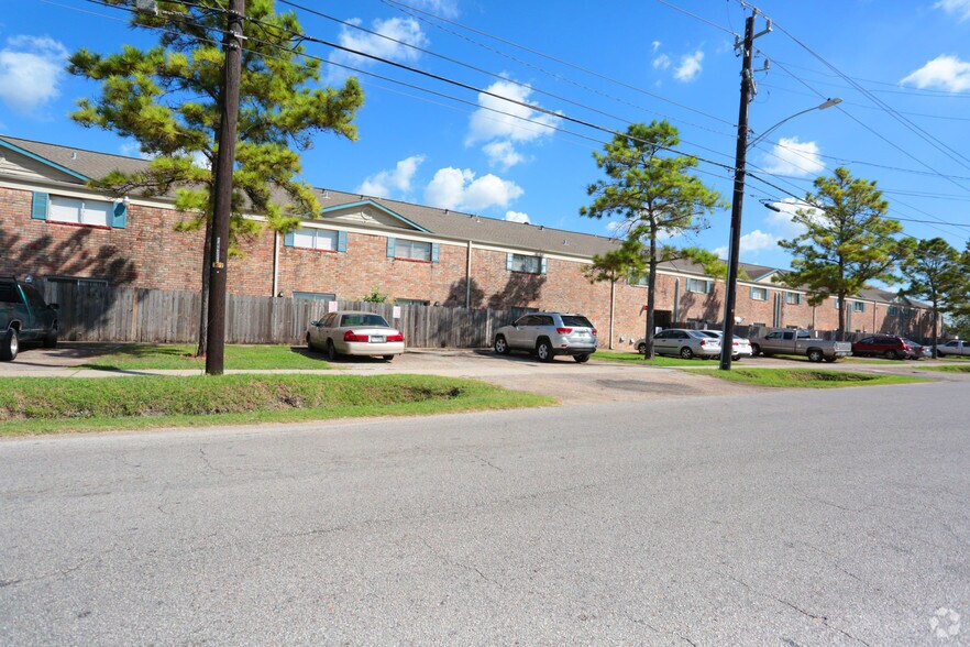 More Photos Of 6909 Renwick Dr, Houston Apartments For Sale