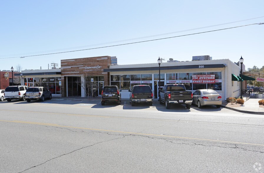 More Photos Of 300 E Abram St, Arlington Unknown For Lease