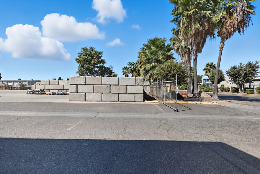 More Photos Of 240 Airpark Rd, Atwater Warehouse For Lease