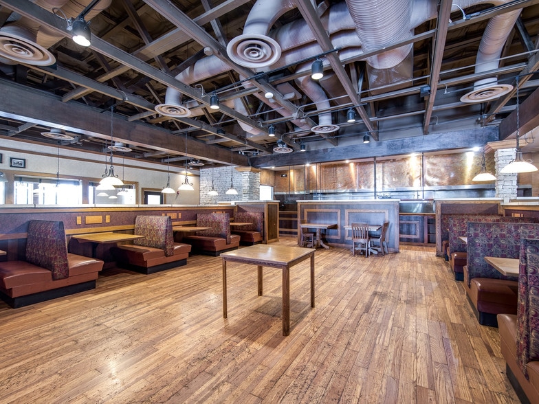 More Photos Of 341 Rockwood Rd, Arden Restaurant For Lease