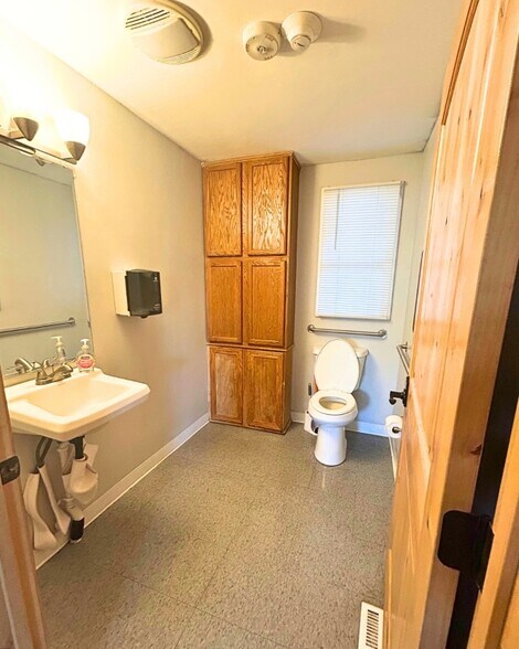 More Photos Of 1830 Addison Ave E, Twin Falls Office For Sale