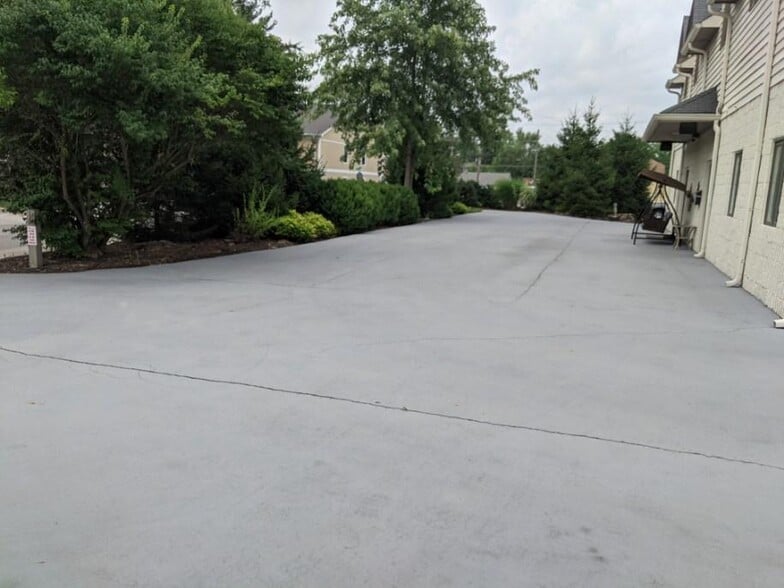 More Photos Of 6353 Ferguson St, Indianapolis Office For Lease