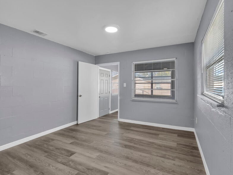 More Photos Of 301 SW 3rd Ter, Mulberry Apartments For Sale
