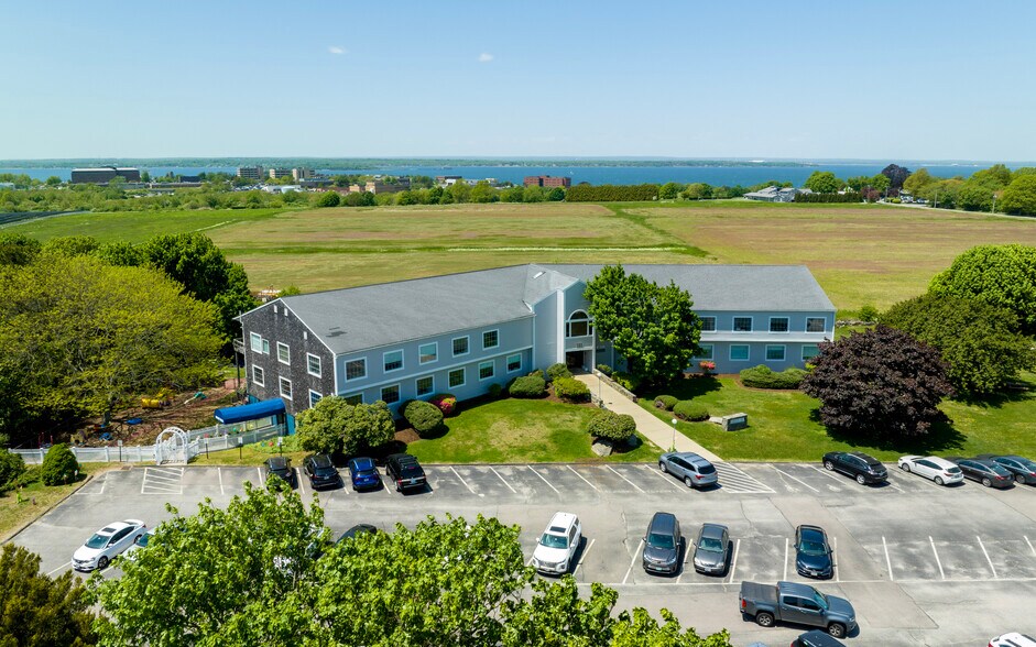 More Photos Of 1272 W Main Rd, Middletown Unknown For Lease