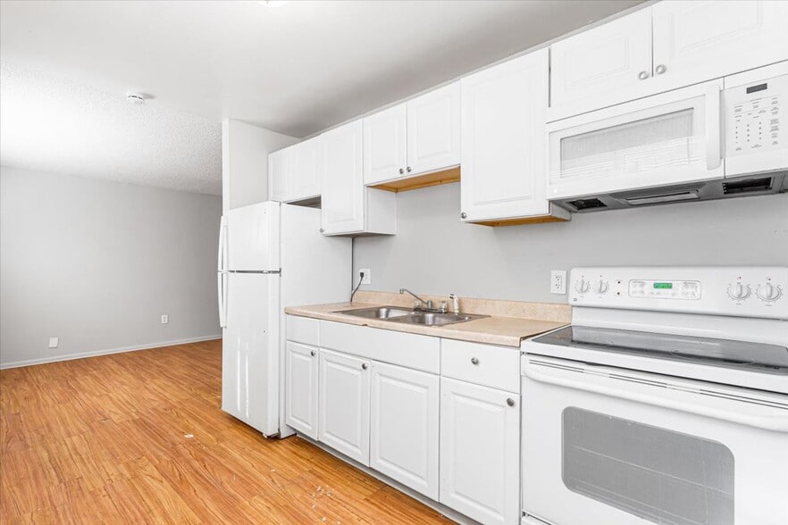 More Photos Of 1588 Macon St, Aurora Apartments For Sale