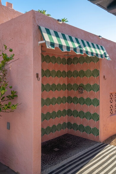 More Photos Of 555 S Warm Sands Dr, Palm Springs Hotel For Sale