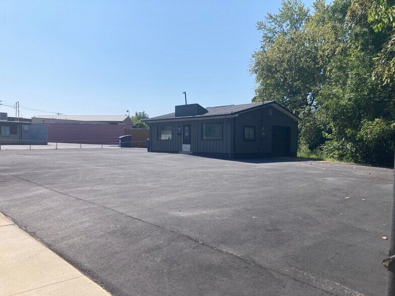 More Photos Of 520 Kitchell Ave, Saint Clair Auto Dealership For Sale