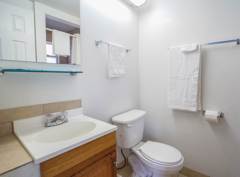 More Photos Of 1408 E Wise St, Bowie Hotel For Sale