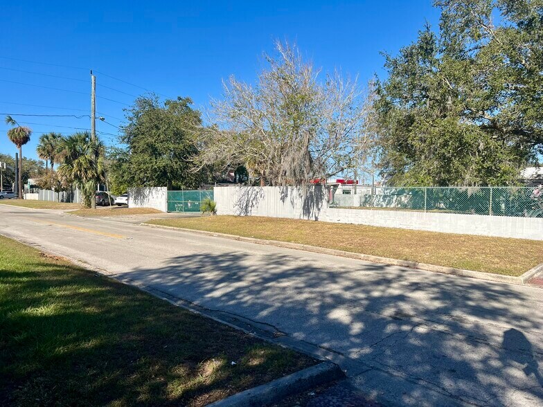More Photos Of 117 S French Ave, Sanford Restaurant For Lease