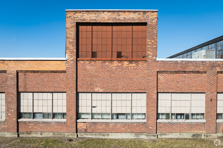 More Photos Of 525 W Sixth St, Perrysburg Manufacturing For Lease