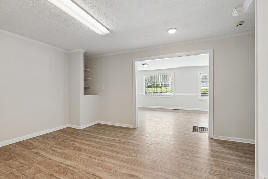 More Photos Of 401 SW Cleveland Ave, Atlanta Office Residential For Sale