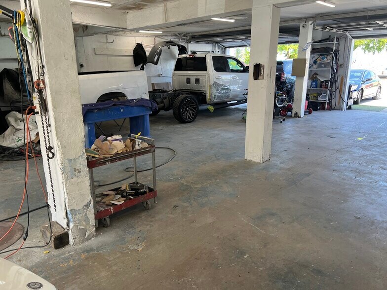 More Photos Of 205 N Dixie Hwy, Hallandale Beach Service For Sale