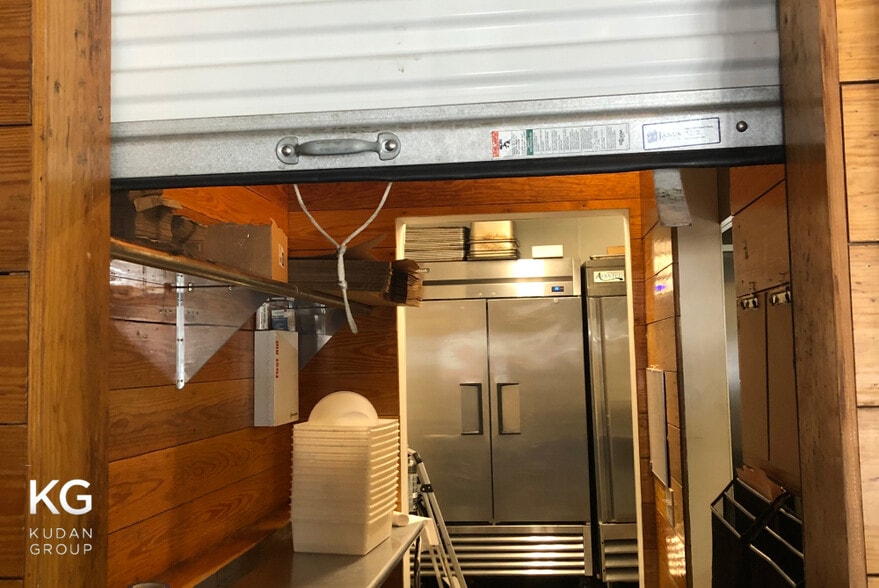 More Photos Of 312 W Chestnut St, Chicago Hotel For Lease