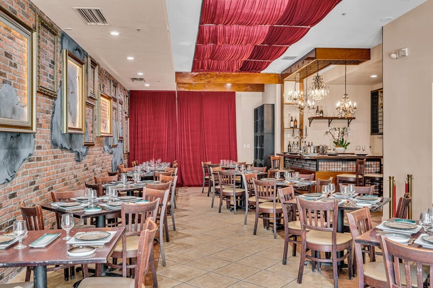 More Photos Of 223 Valencia Ave, Coral Gables Restaurant For Lease