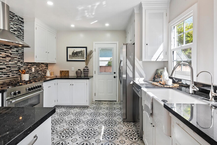 More Photos Of 2201 Avon St, Los Angeles Multifamily For Sale