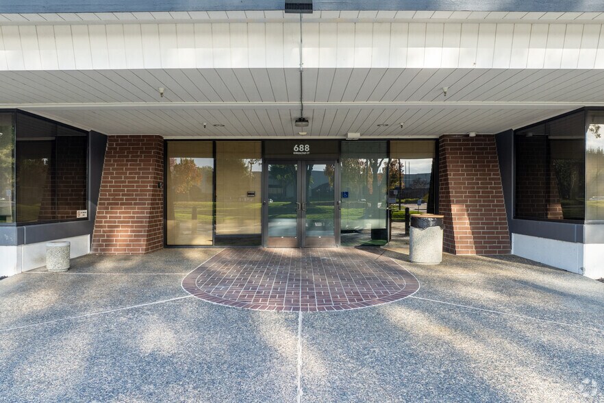 More Photos Of 688-698 Gibraltar Ct, Milpitas Research And Development For Lease