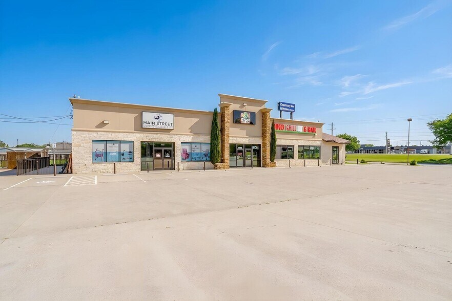 Primary Photo Of 1333-1337 N Plaza Dr, Granbury Storefront Retail Office For Sale