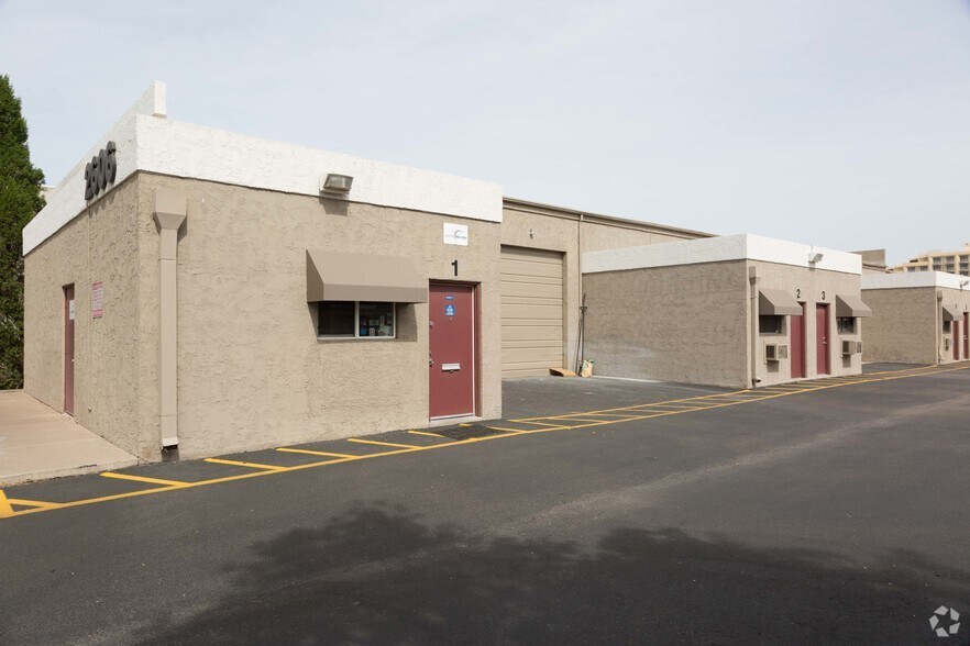 More Photos Of 2602-2606 W Townley Ave, Phoenix Warehouse For Lease