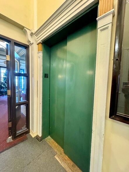 More Photos Of 118 E Court St, Paris Hotel For Sale