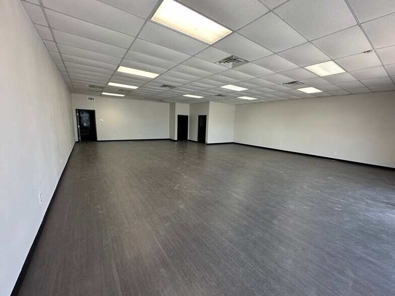 More Photos Of 800 S Locust St, Denton Storefront Retail Office For Lease