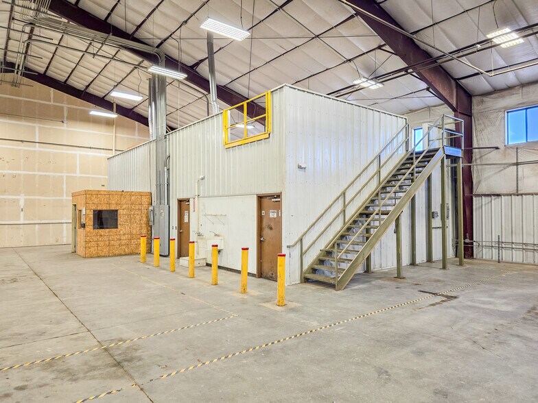 More Photos Of 5066 Owan Industrial Park Dr, Williston Warehouse For Lease