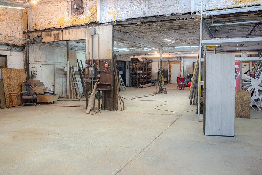 More Photos Of 1125 Noblestown Rd, Oakdale Warehouse For Sale