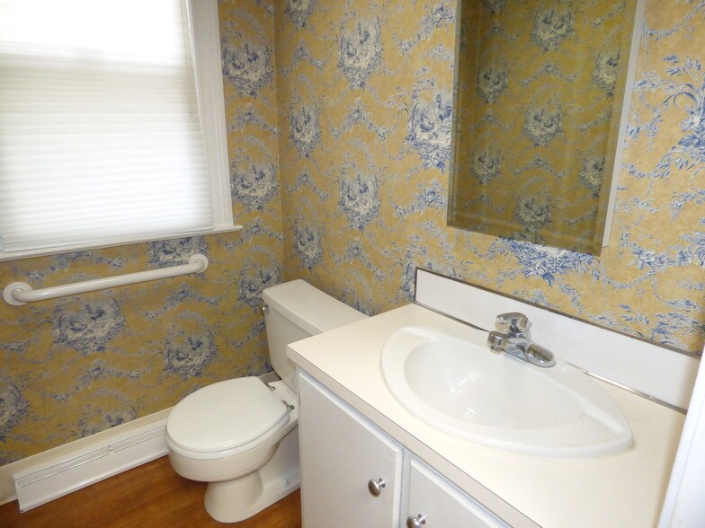 More Photos Of 758 Farmington Ave, West Hartford Medical For Lease