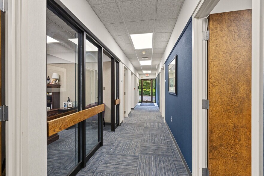 More Photos Of 127 Tanner Rd, Greenville Flex For Lease