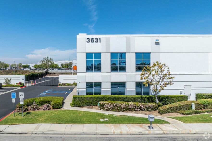 More Photos Of 3631 Grapevine St, Jurupa Valley Warehouse For Lease