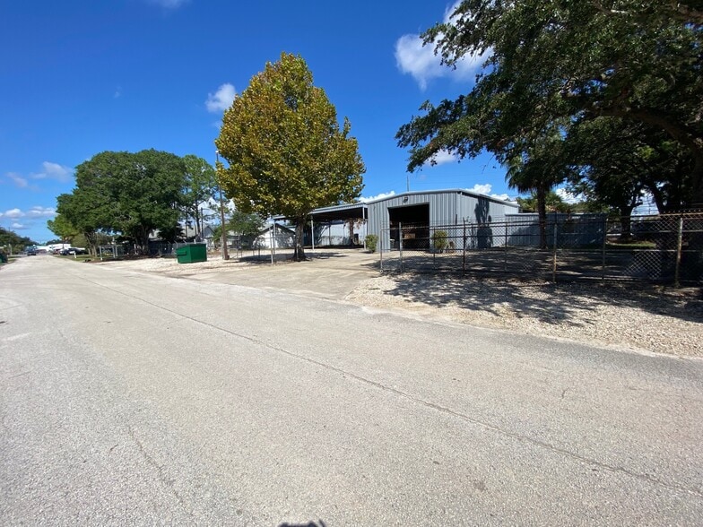 Primary Photo Of 4765 Spring Ave, Clearwater Manufacturing For Sale