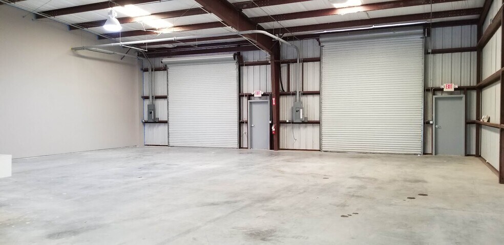 More Photos Of 1681-1687 Benchmark Ave, Fort Myers Warehouse For Lease