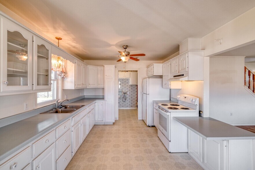 More Photos Of 829 State Highway 21 W, Cedar Creek Specialty For Sale