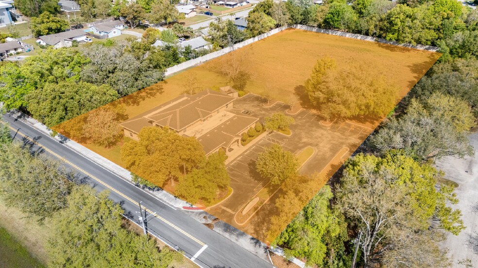 More Photos Of 465 Warren Ave, Longwood Office For Lease