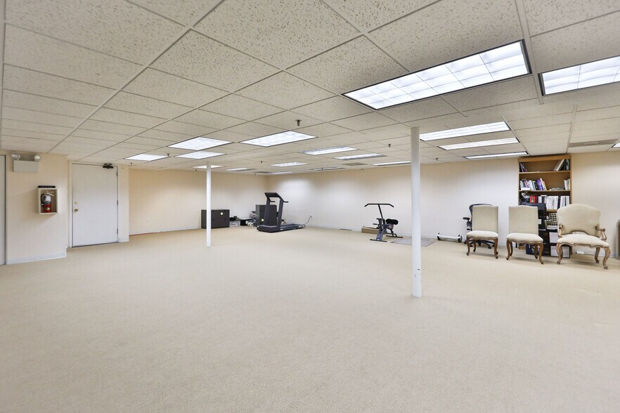 More Photos Of 400-415 Executive Dr, Langhorne Medical For Lease