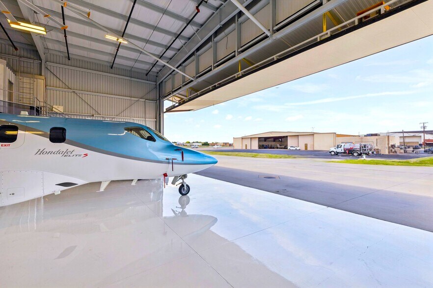 More Photos Of 15809 Addison Rd, Addison Airplane Hangar For Sale