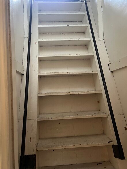 More Photos Of 215 Monongalia St, Charleston Specialty For Lease