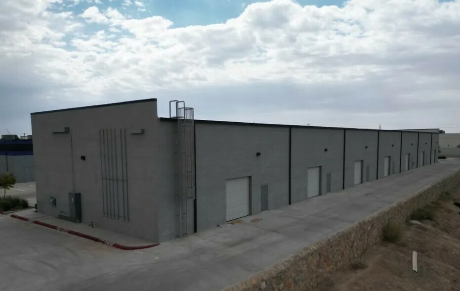 More Photos Of 501 Zaragoza Rd, El Paso Light Manufacturing For Sale