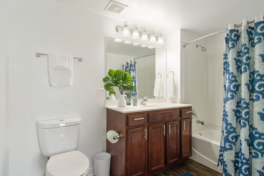 More Photos Of 1255 Town Center Rd, Vernon Hills Apartments For Lease