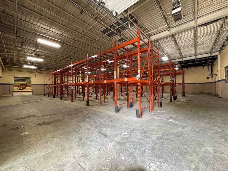 More Photos Of 195 Hudson St, Cornwall-on-Hudson Distribution For Lease