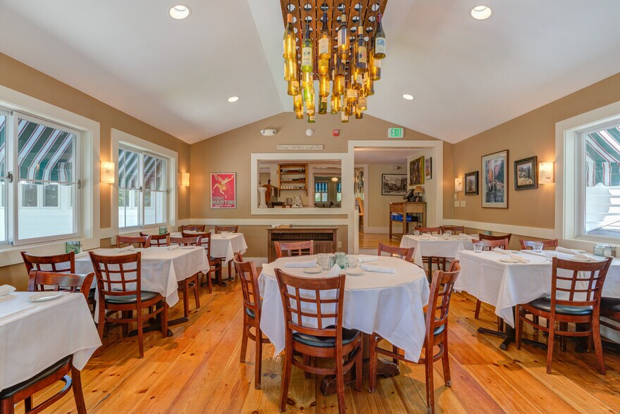 More Photos Of 200 Shore Rd, Ogunquit Restaurant For Sale