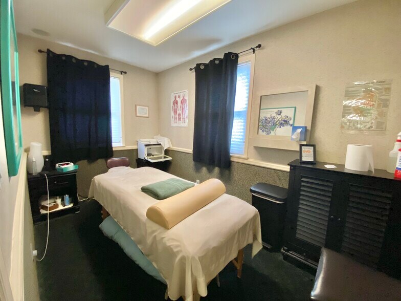 More Photos Of 559 Atlantic Ave, East Rockaway Medical For Lease