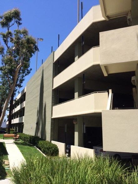More Photos Of 18370 Burbank Blvd, Tarzana Medical For Lease