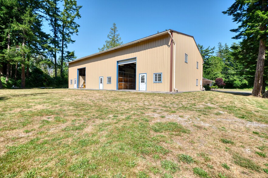 More Photos Of 1591 McKenzie Way, Point Roberts Flex For Sale