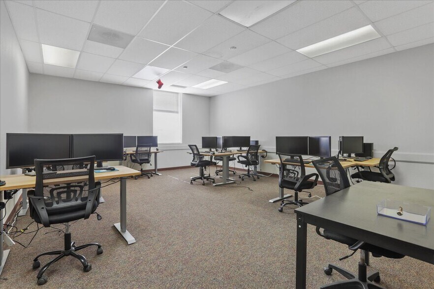 More Photos Of 1921 Broadway St, Lubbock Office For Sale